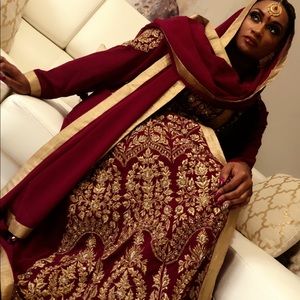 Saree dress with scarf and leggings